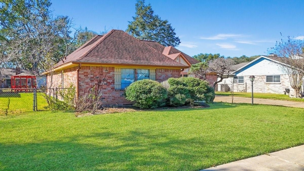 1006 Bolton Drive - Photo 4