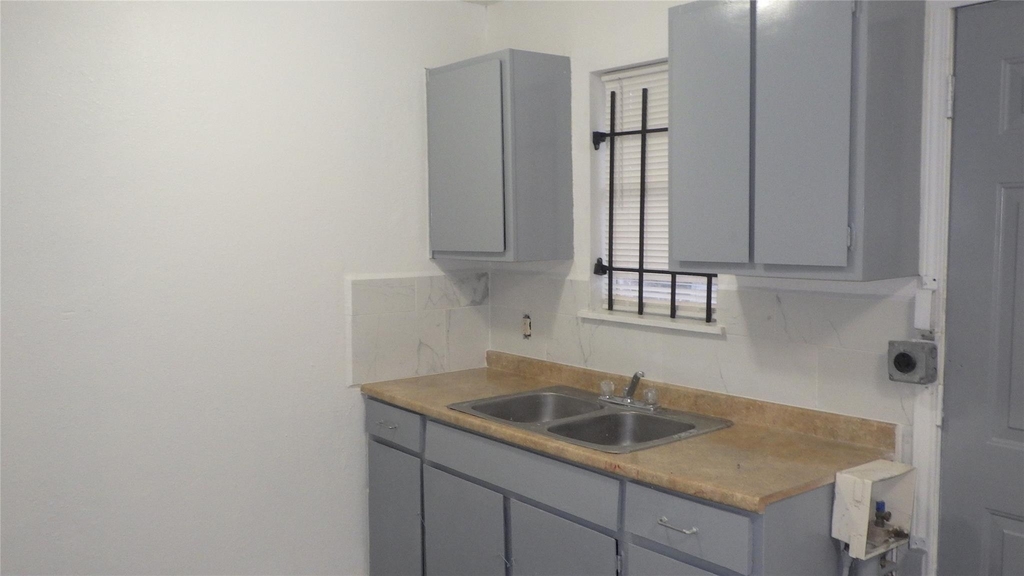 8410 Brandon Street - Photo 4