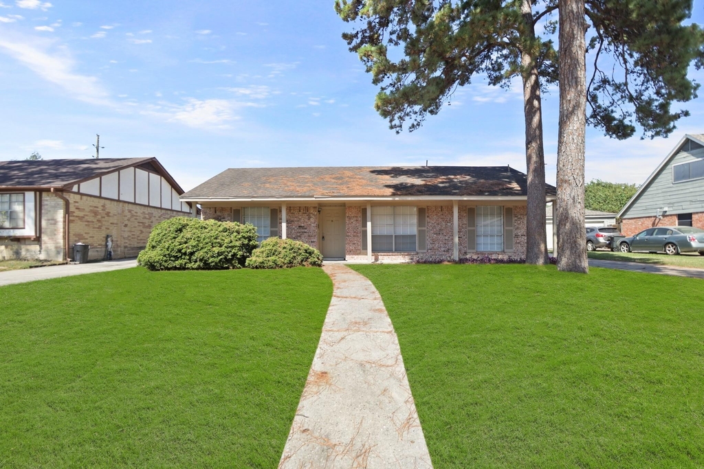 2035 Lexington Woods Drive - Photo 0