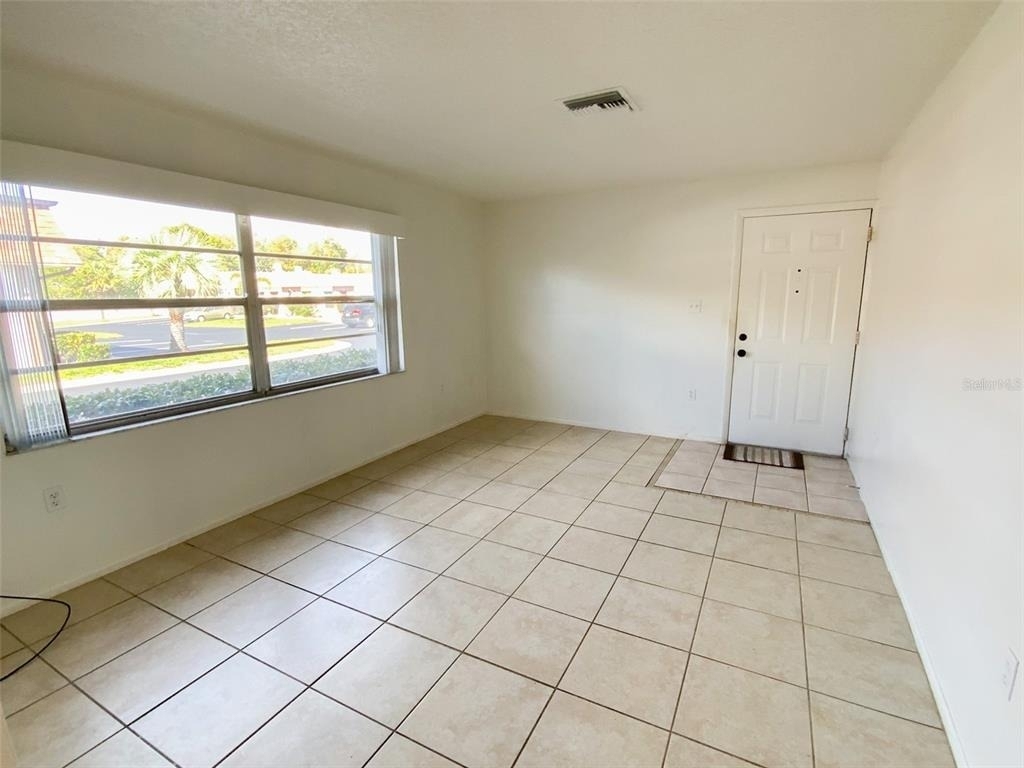 6036 Chesham Drive - Photo 7