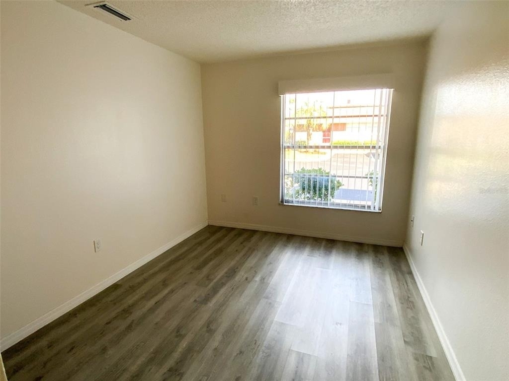 6036 Chesham Drive - Photo 8
