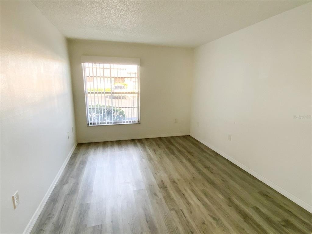 6036 Chesham Drive - Photo 10