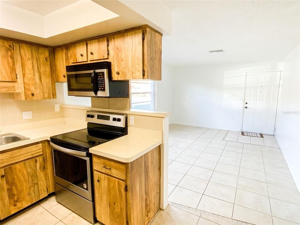 6036 Chesham Drive - Photo 3