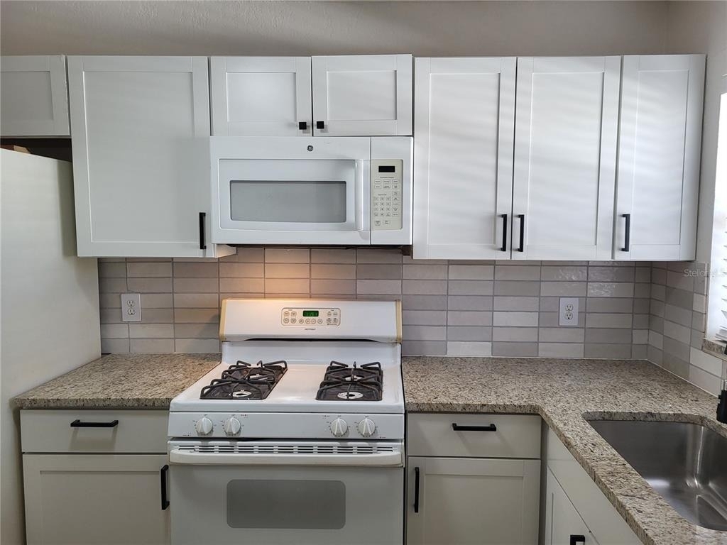 5521 80th Street N - Photo 5
