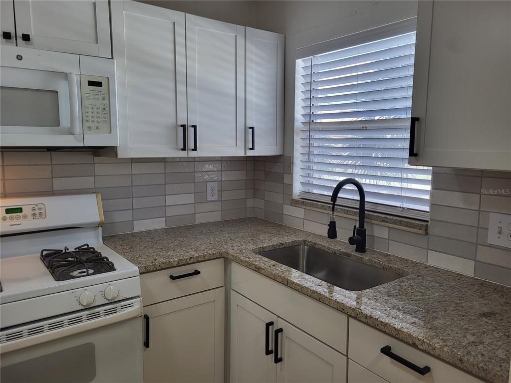 5521 80th Street N - Photo 6
