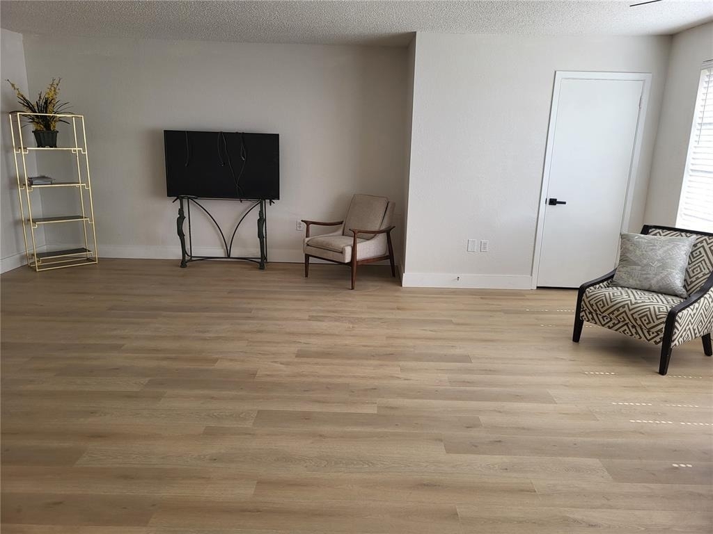 5521 80th Street N - Photo 3