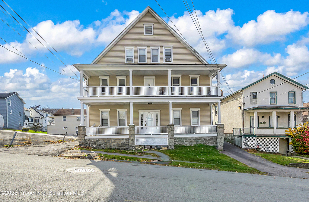 538 Birch Street - Photo 0