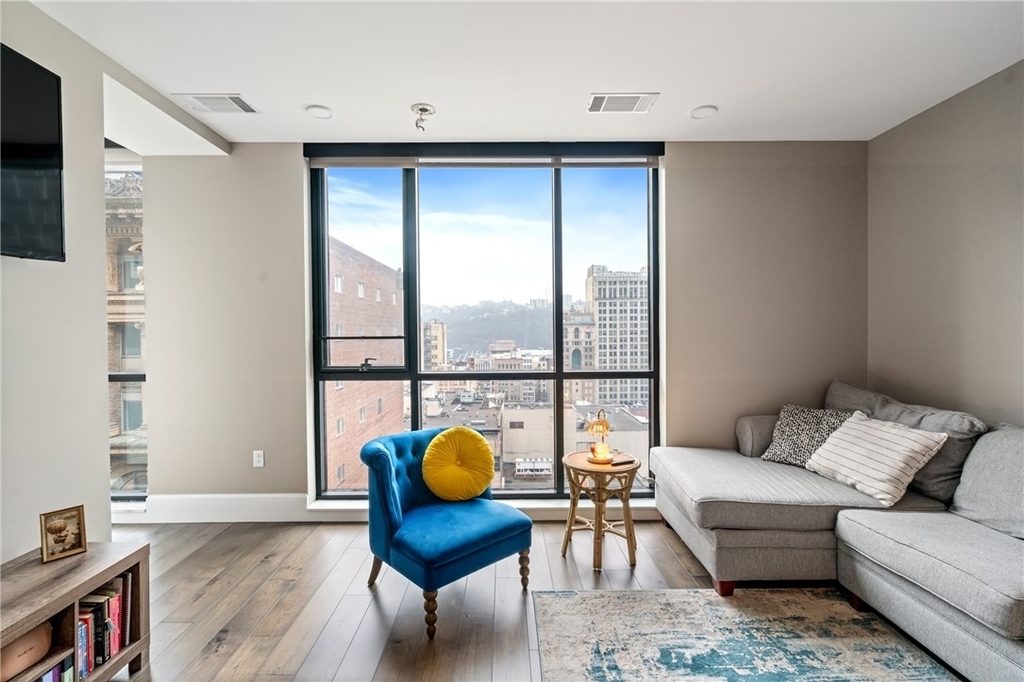 350 Oliver Ave - Photo 1