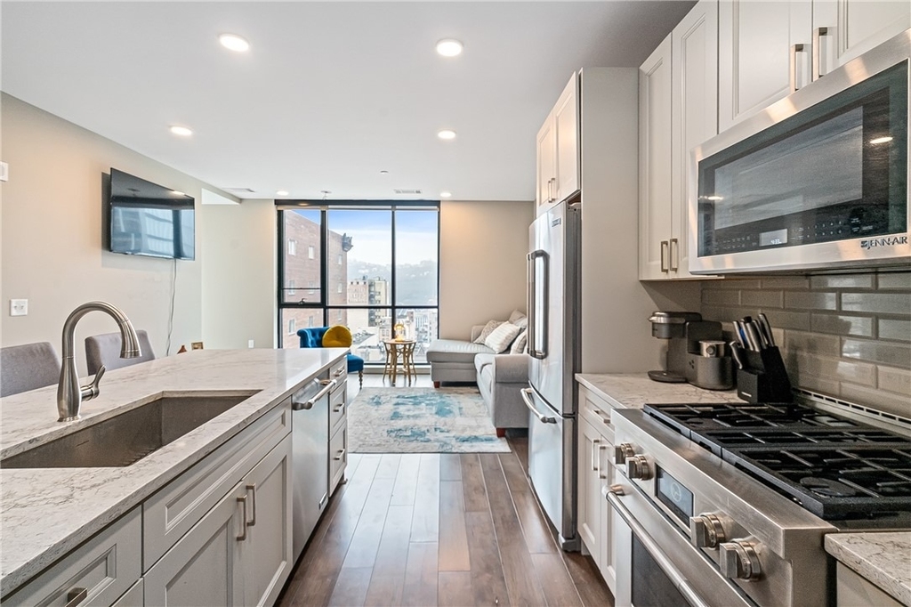 350 Oliver Ave - Photo 10