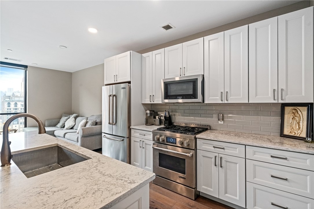 350 Oliver Ave - Photo 9
