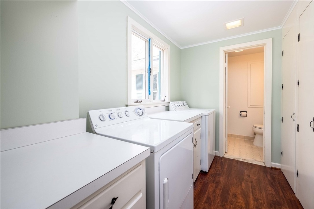 1253 Fairport Road - Photo 16