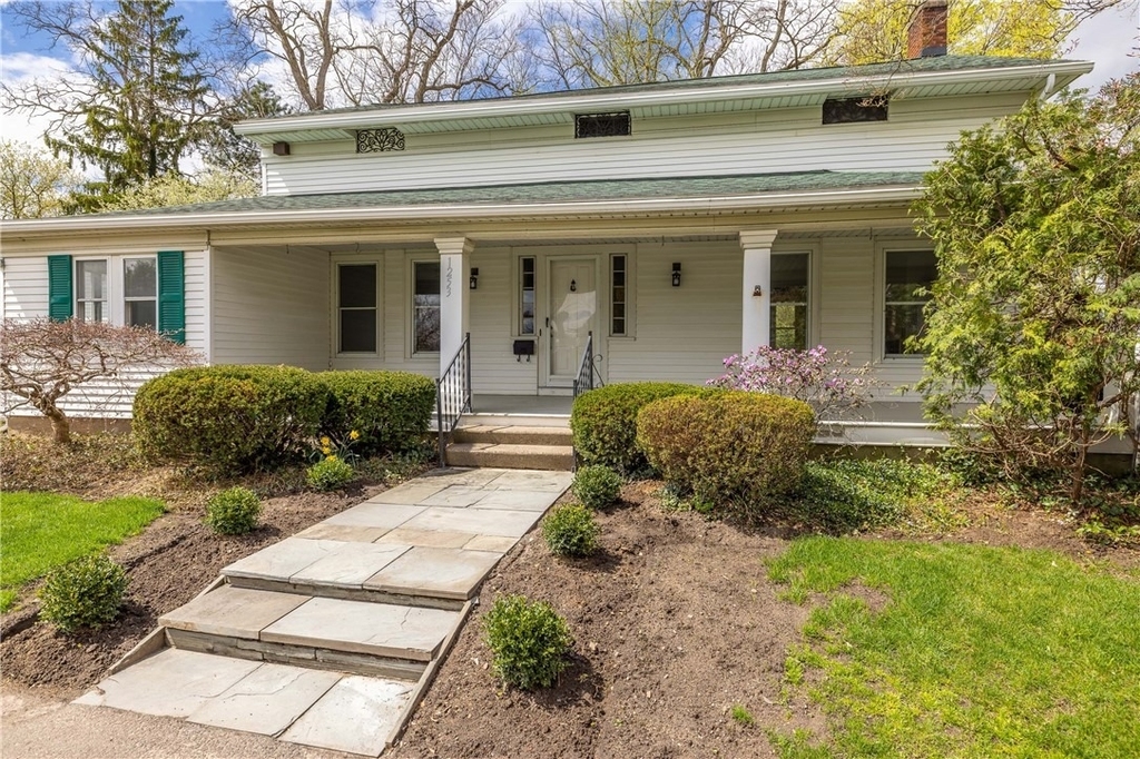 1253 Fairport Road - Photo 4