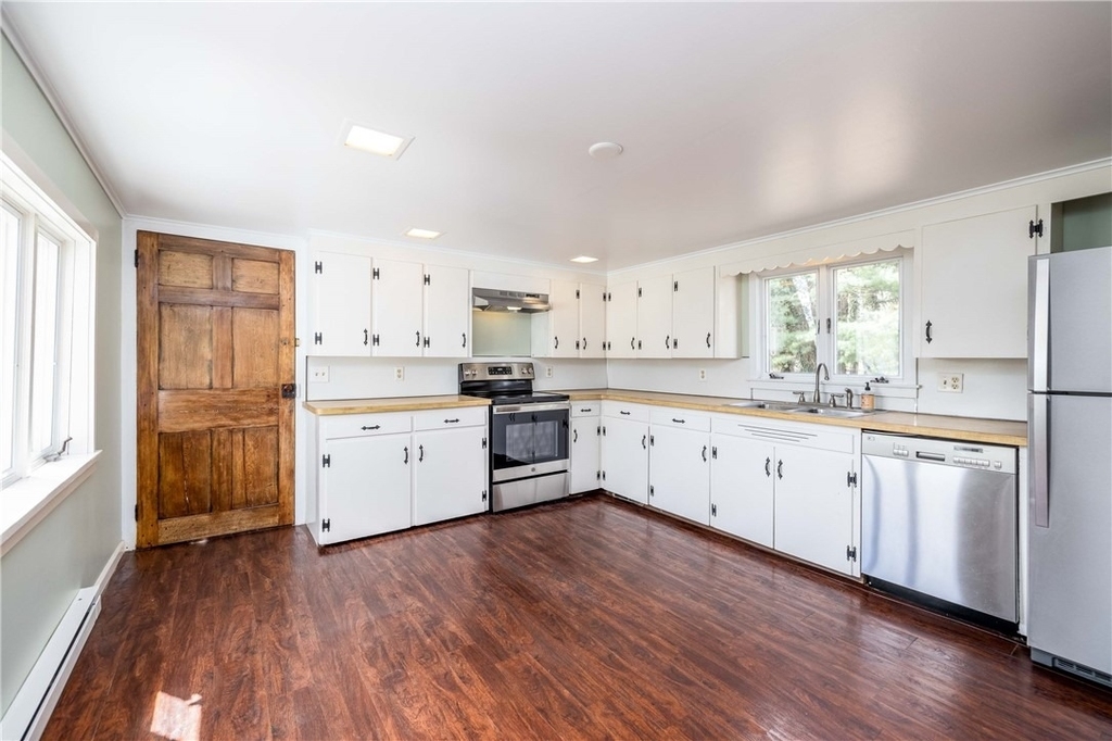 1253 Fairport Road - Photo 8