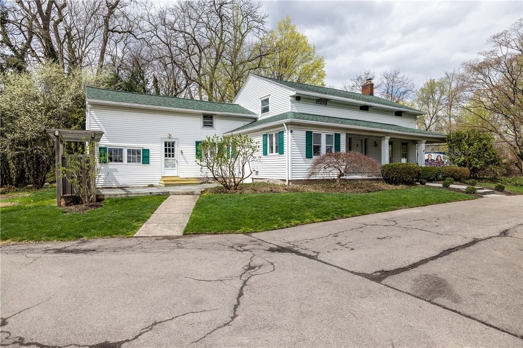 1253 Fairport Road - Photo 3