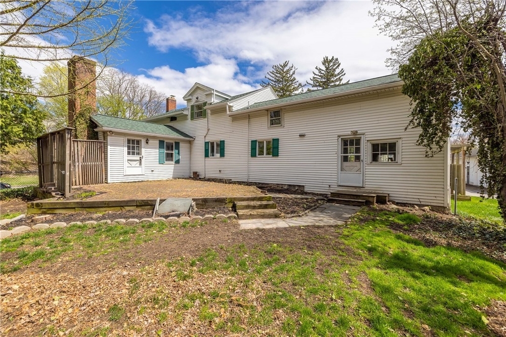 1253 Fairport Road - Photo 7