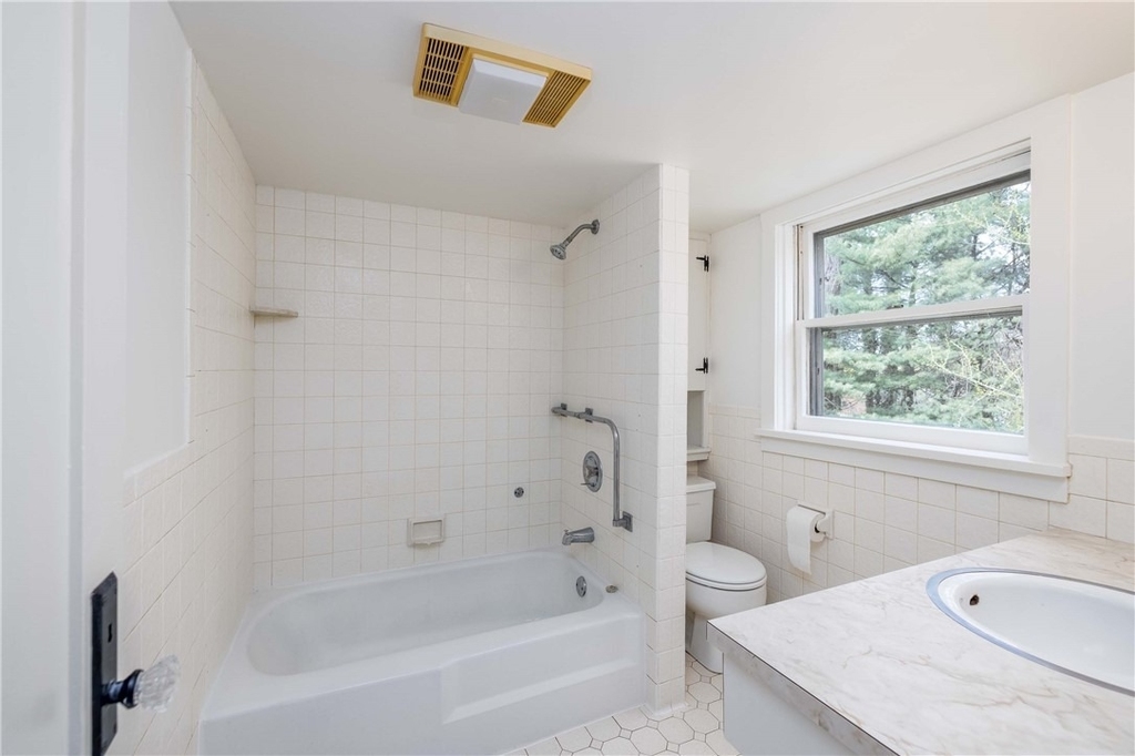1253 Fairport Road - Photo 38