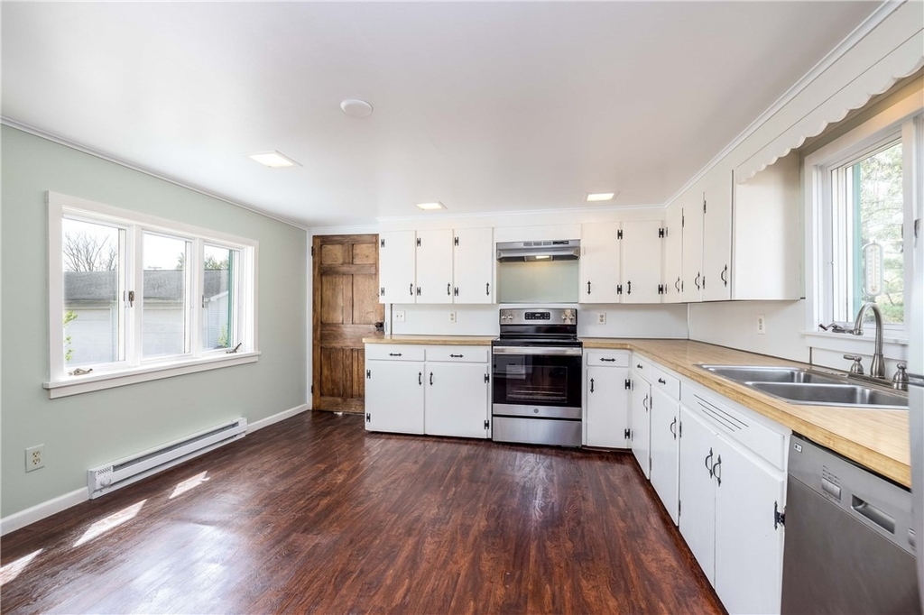 1253 Fairport Road - Photo 9