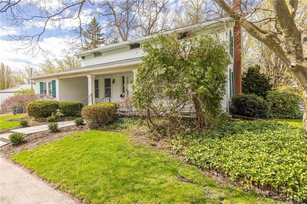 1253 Fairport Road - Photo 6