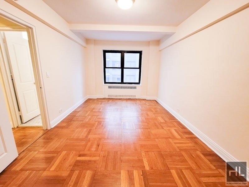 East 56 Street - Photo 3
