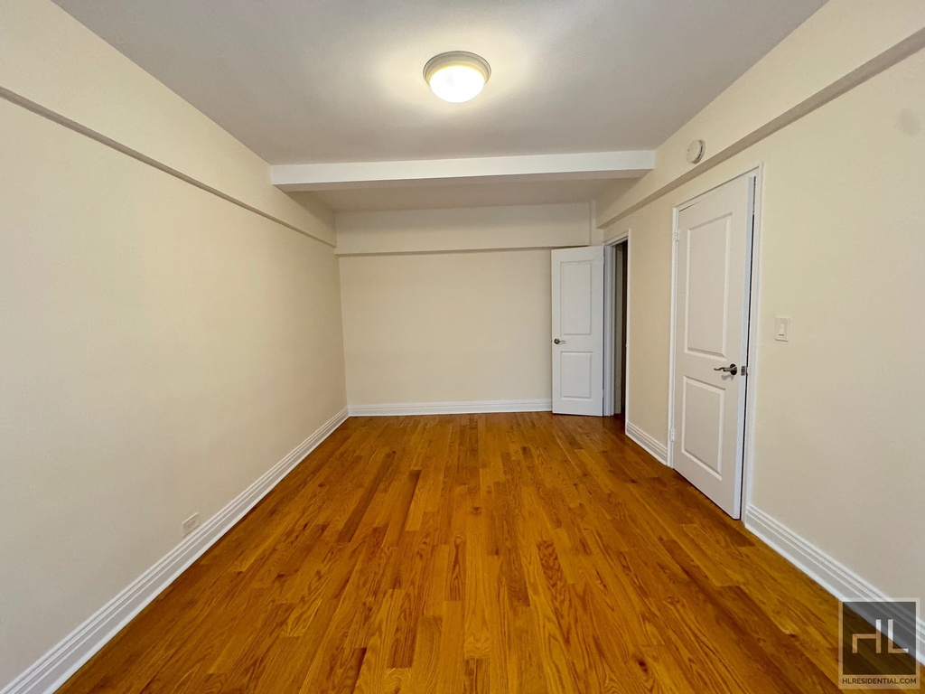East 56 Street - Photo 4