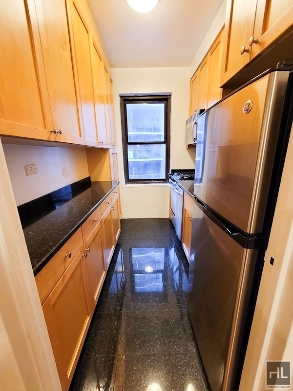 East 56 Street - Photo 5