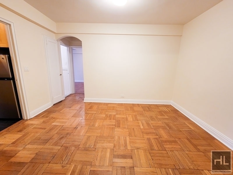 East 56 Street - Photo 1