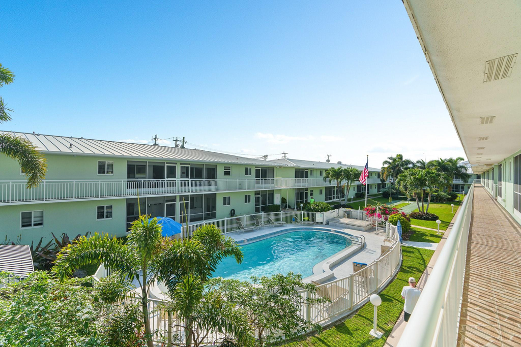 2100 Ne 38th Street - Photo 4