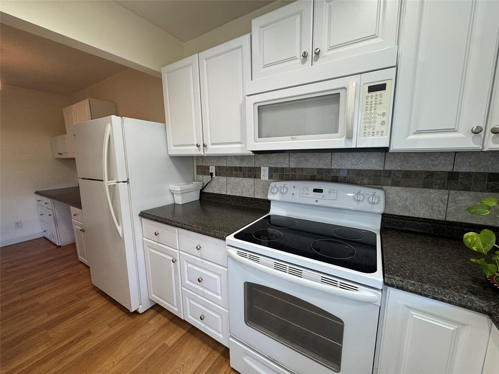 2100 Ne 38th Street - Photo 18