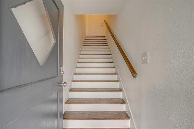 2932 Travis Avenue - Photo 3