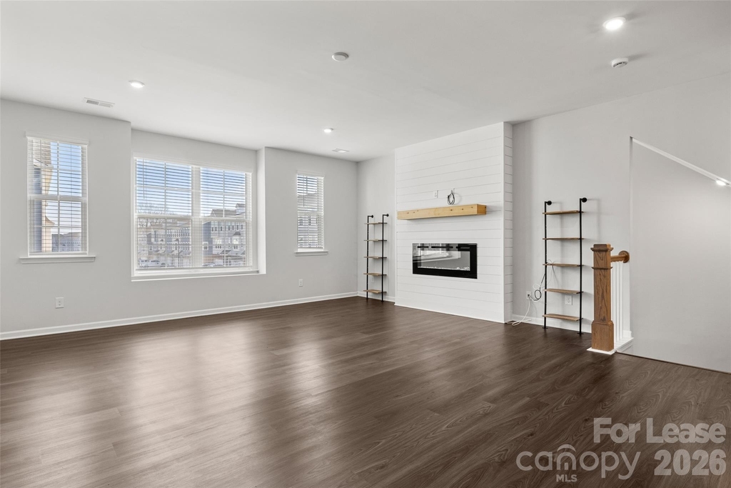 6985 Waterstone Drive - Photo 8