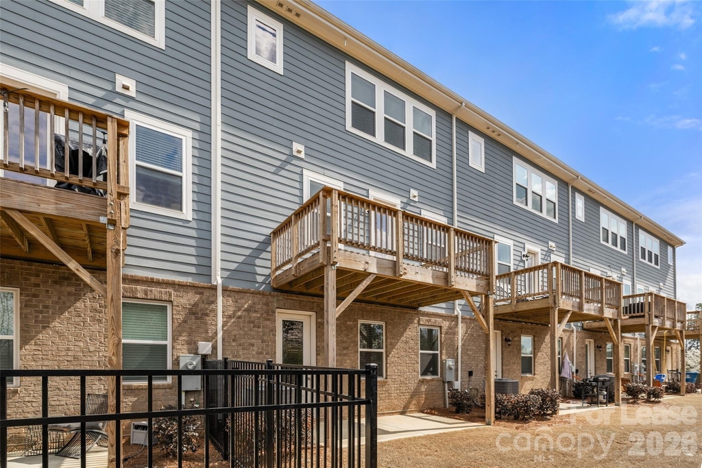 6985 Waterstone Drive - Photo 35
