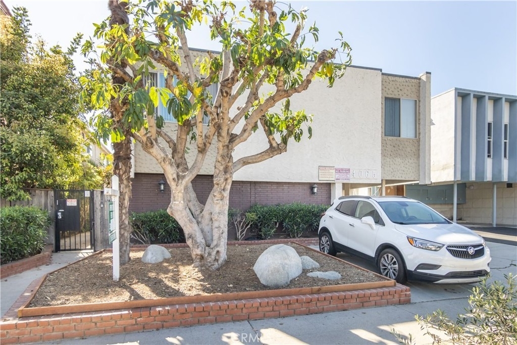 4065 Mclaughlin Avenue - Photo 0