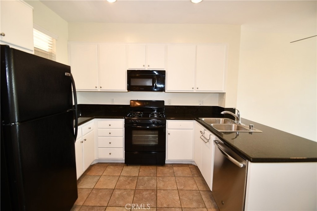 2742 Cabrillo Avenue - Photo 13
