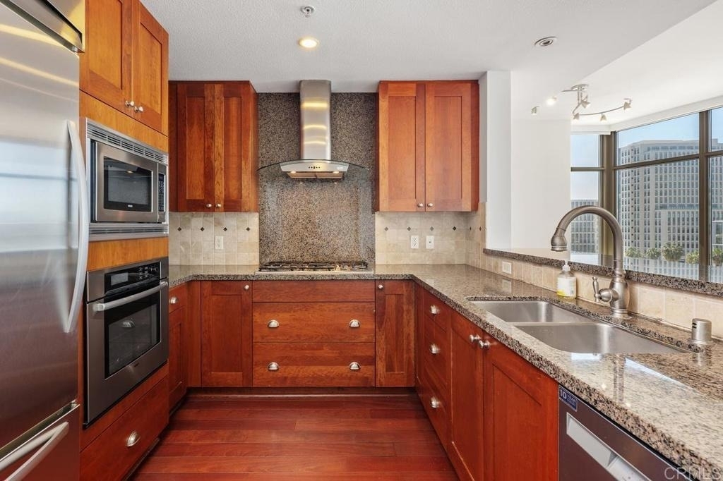 700 W E Street - Photo 2