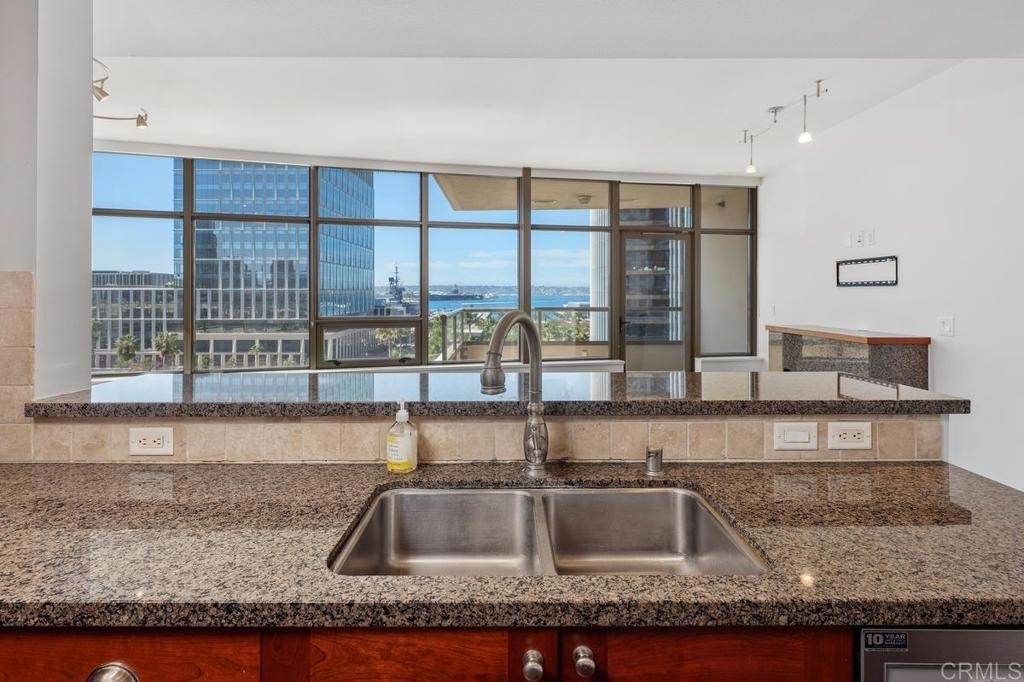 700 W E Street - Photo 3