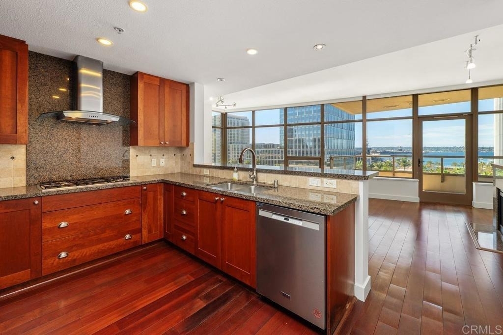 700 W E Street - Photo 1