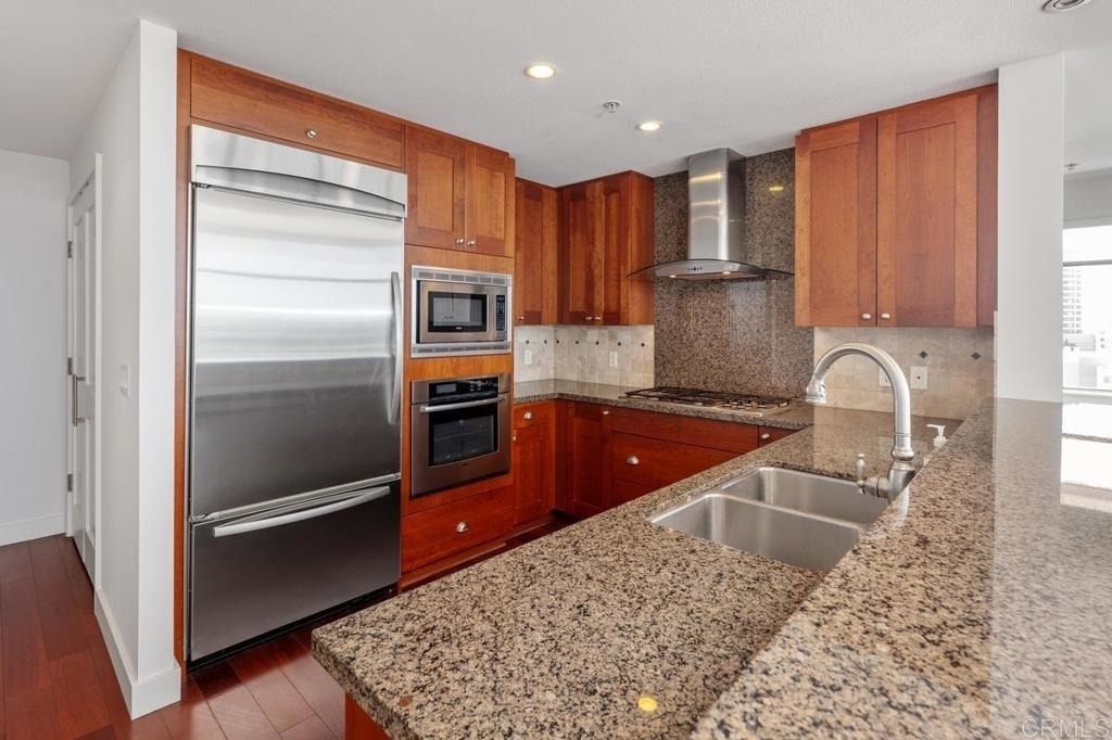 700 W E Street - Photo 4