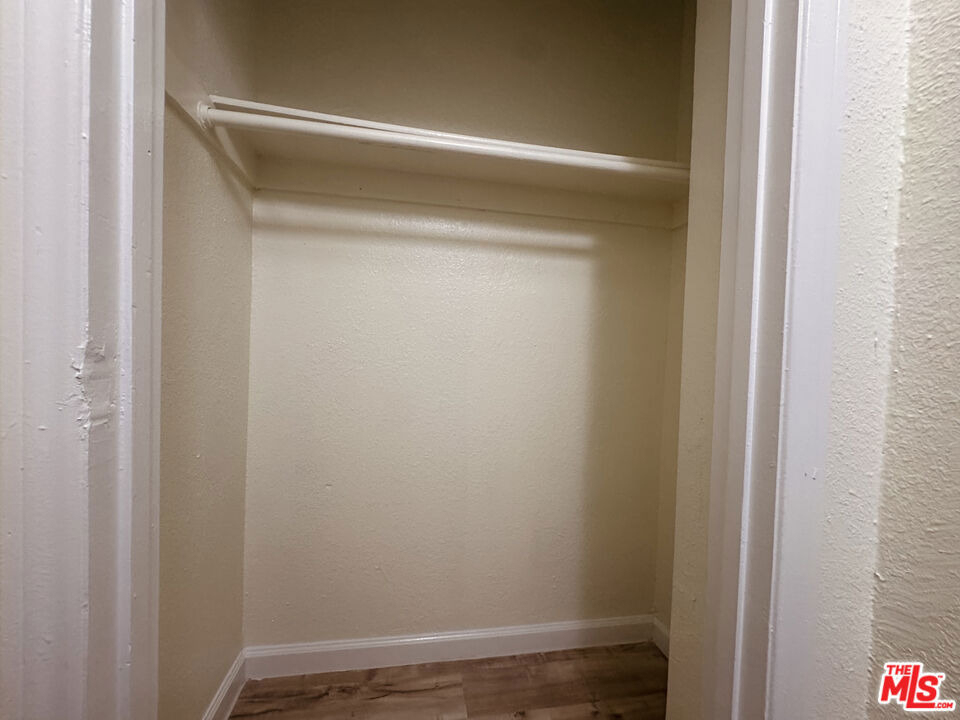 920 S S Hobart Blvd - Photo 4