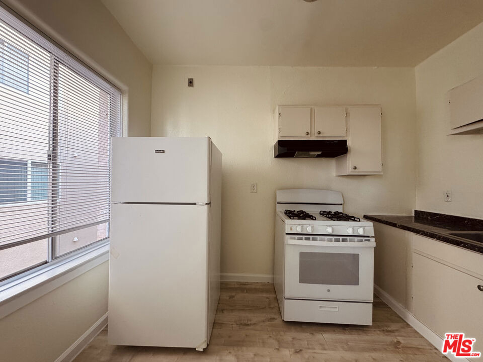 920 S S Hobart Blvd - Photo 5