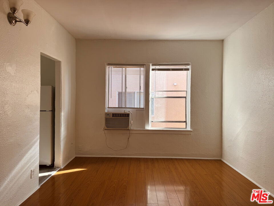 920 S S Hobart Blvd - Photo 1