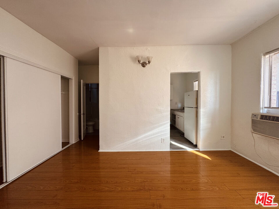 920 S S Hobart Blvd - Photo 0