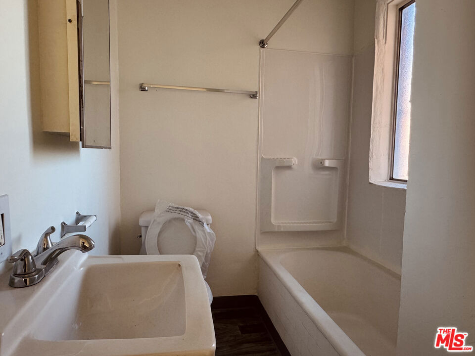 920 S S Hobart Blvd - Photo 4