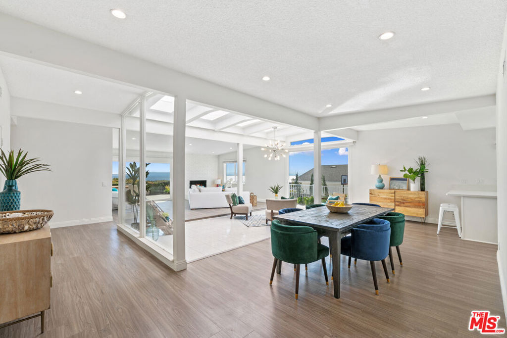 3636 Oceanhill Way - Photo 4
