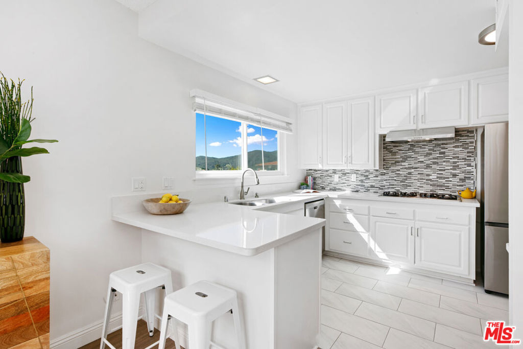 3636 Oceanhill Way - Photo 10