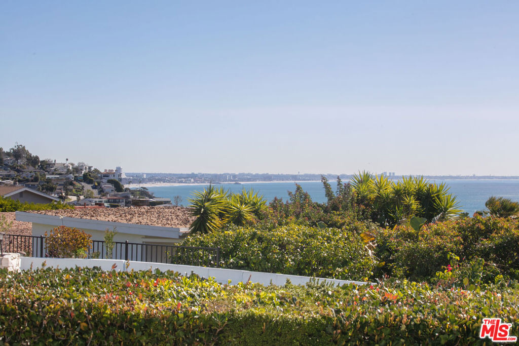 3636 Oceanhill Way - Photo 25