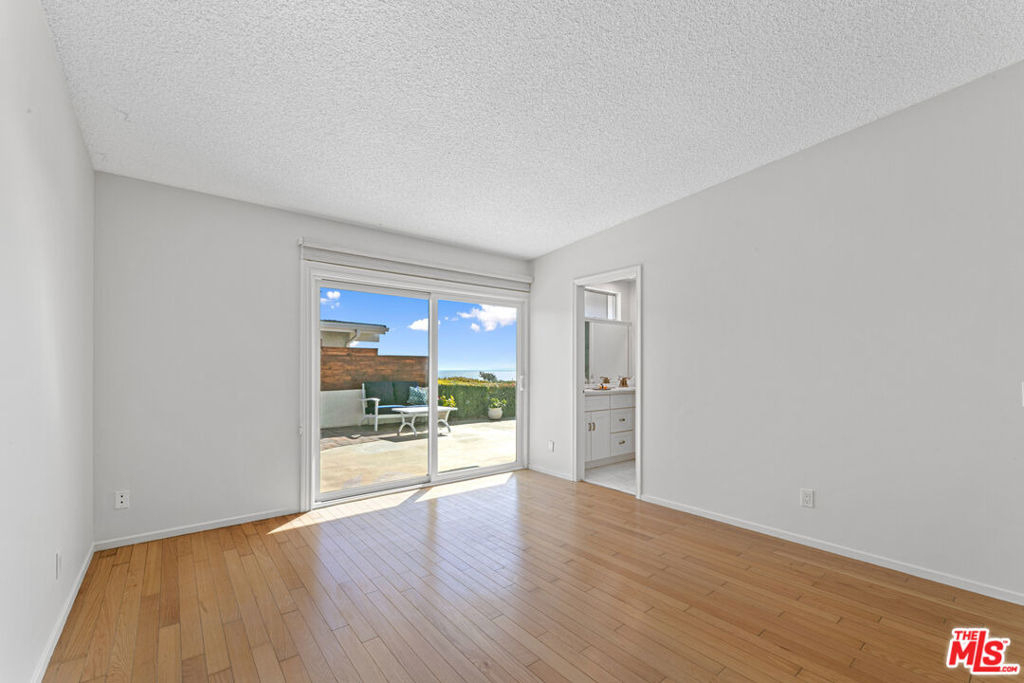 3636 Oceanhill Way - Photo 14