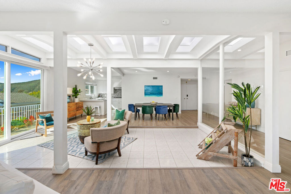 3636 Oceanhill Way - Photo 3