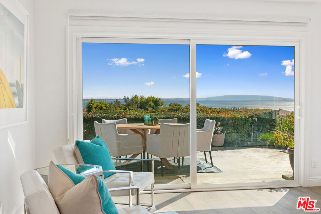 3636 Oceanhill Way - Photo 7