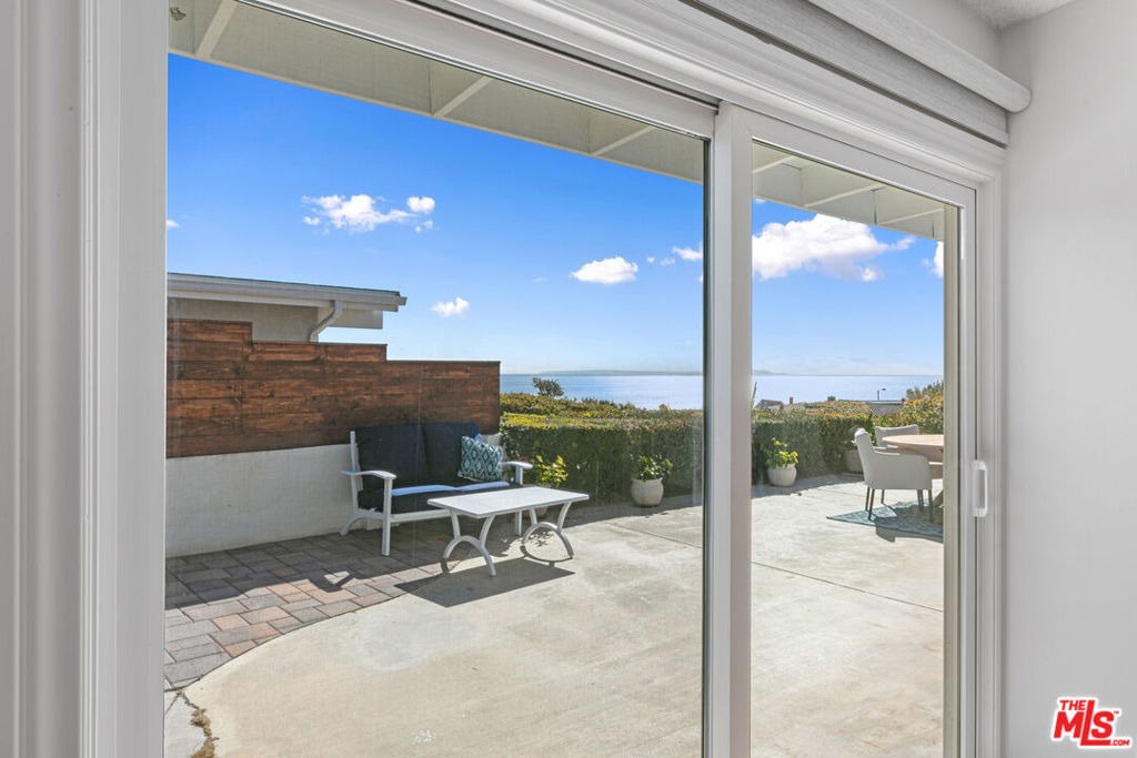 3636 Oceanhill Way - Photo 15