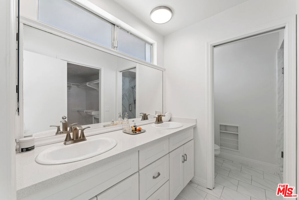 3636 Oceanhill Way - Photo 17